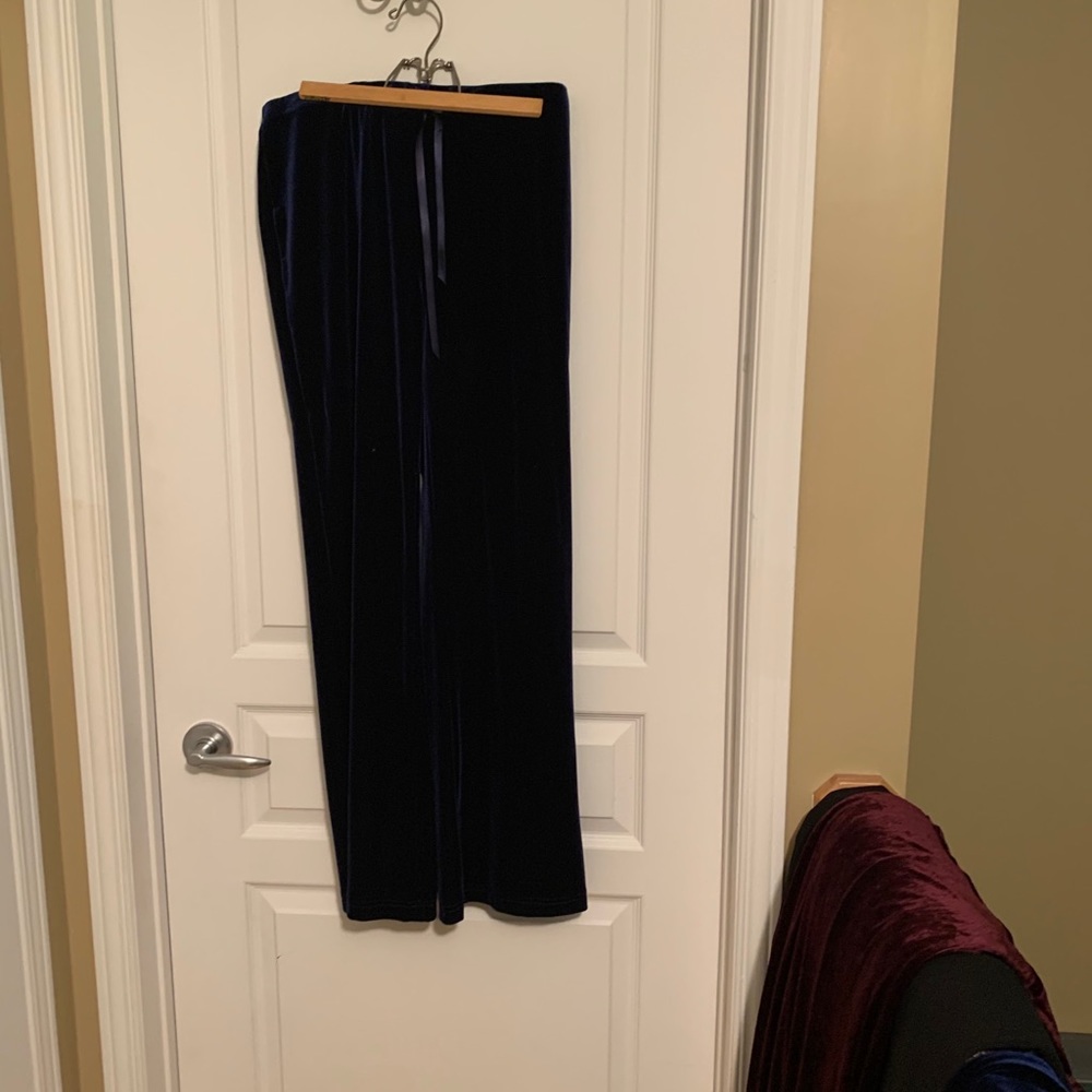 Two piece pantsuit - Picture 2 of 5